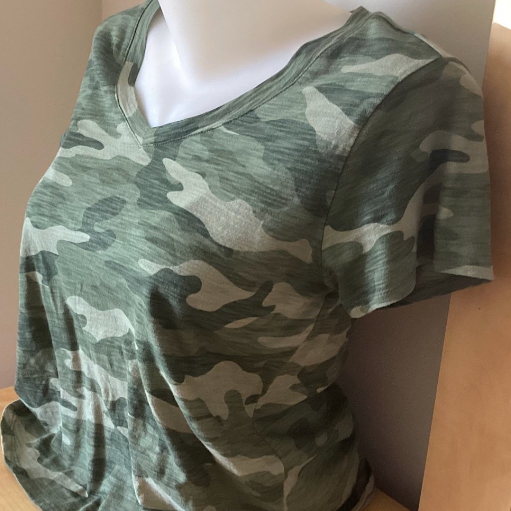 Old Navy Everywear Camo Green V-Neck Short Sleeve Shirt
